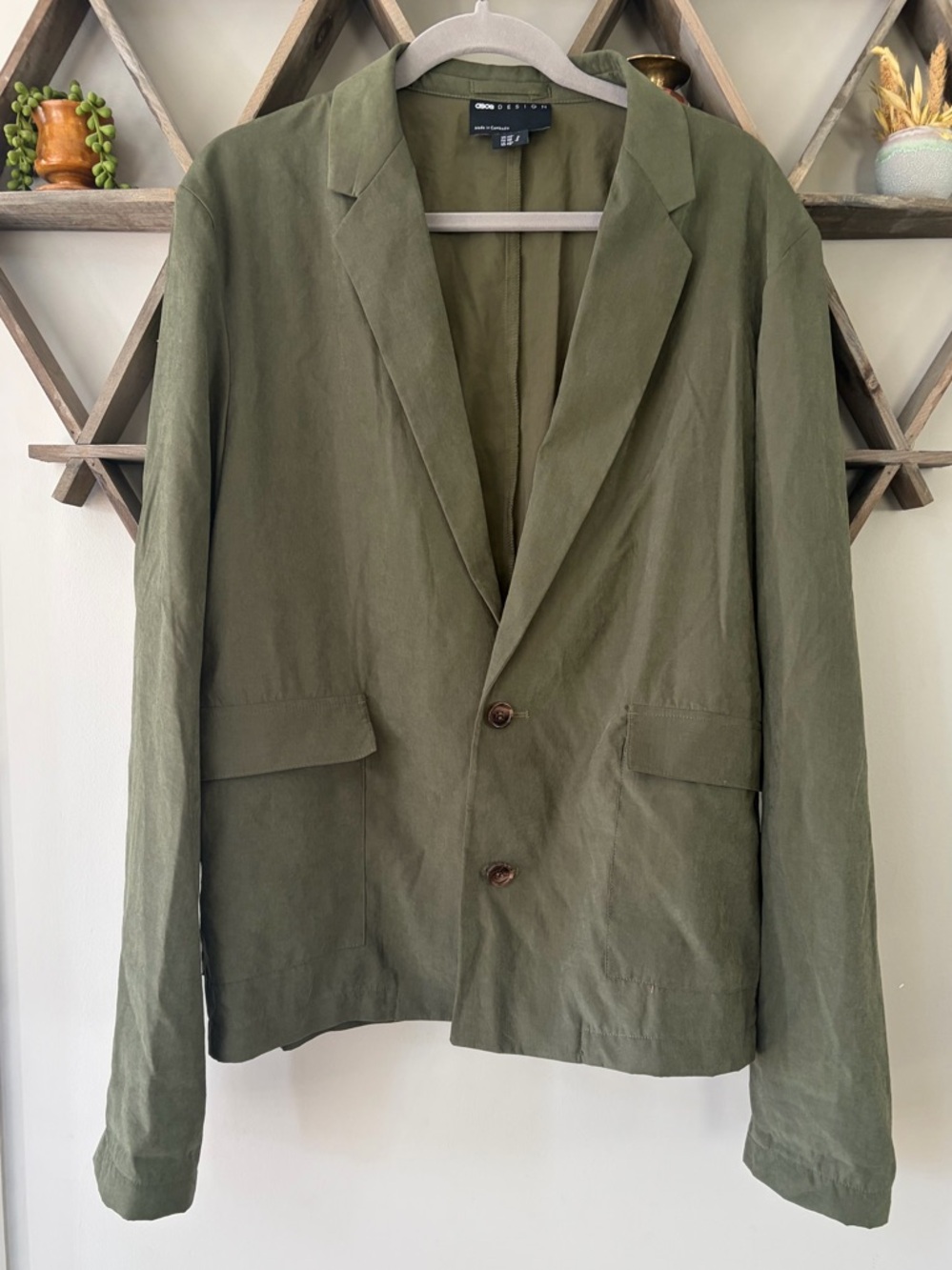 Men’s Asos Design lightweight green Suit Jacket. Size 40.